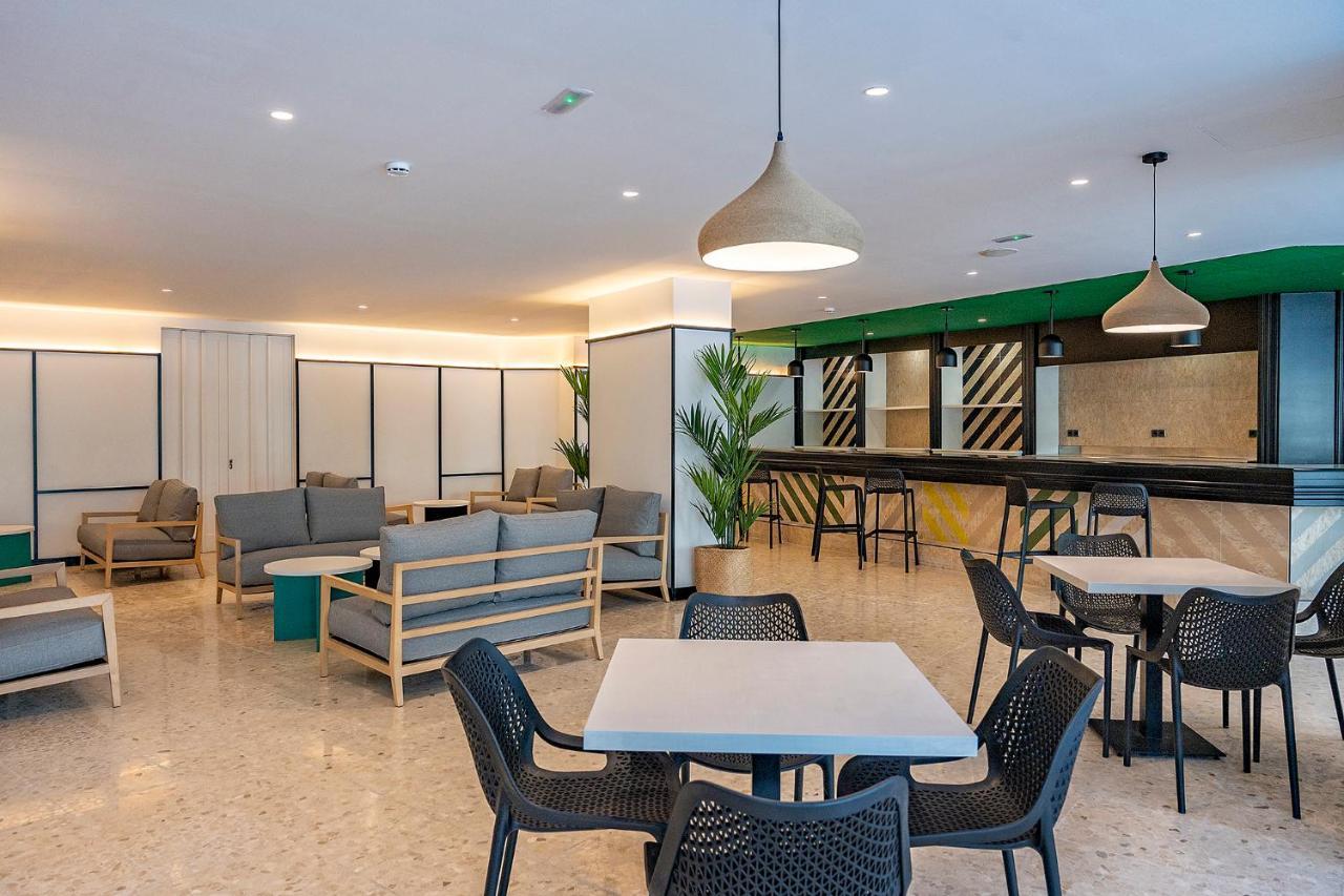 Medplaya Hotel Calypso Salou Bagian luar foto